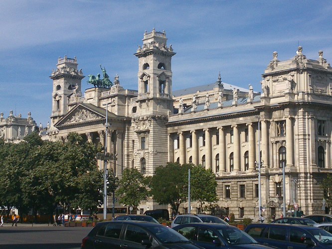 Парламент + этнографический музей 