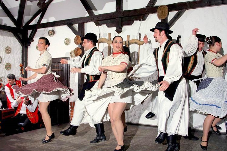 Ужин с фольклорной программой